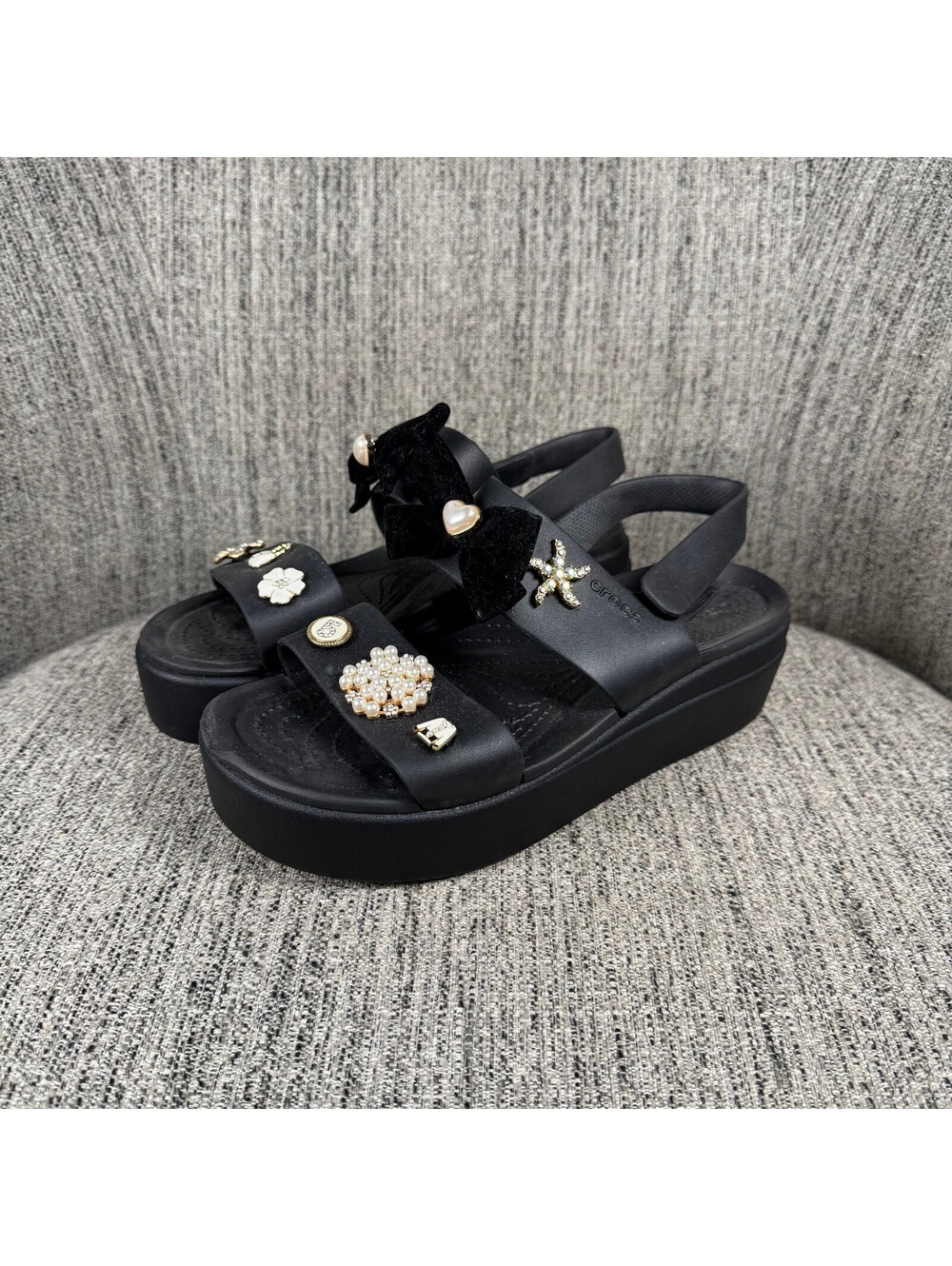 Crocs Classic Crush Platform Sandals Womens 8 Black Pearl Bow Jibbitz Coquette